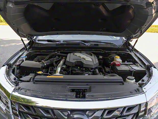 郑州日产 锐骐7 2022款 2.3T自动四驱柴油旗舰型M9T