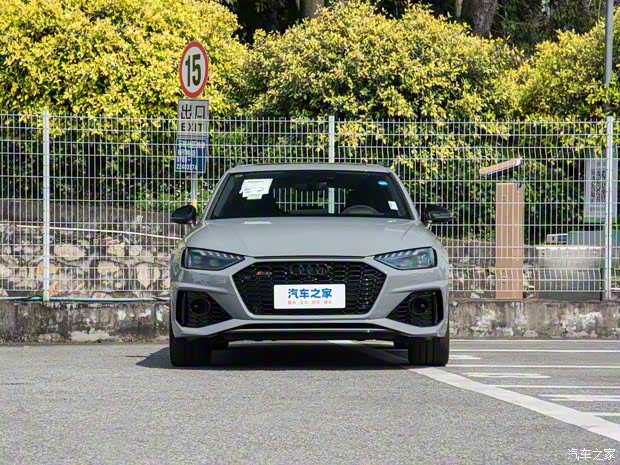 Audi Sport 奧迪RS 4 2023款 RS4 Avant 黑曜版