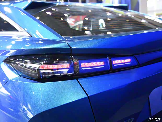 東風(fēng)標(biāo)致 標(biāo)致408X 2023款 高配版