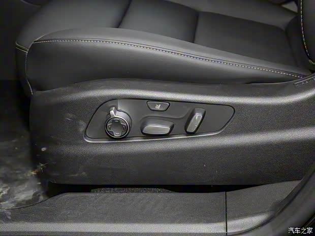 上汽通用凱迪拉克 凱迪拉克XT4 2023款 28T 兩驅(qū)尊貴型