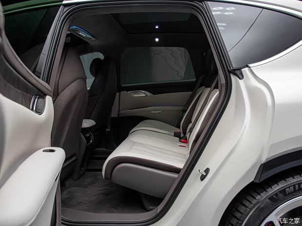 智己汽車 智己LS7 2023款 100kWh 四驅(qū)版