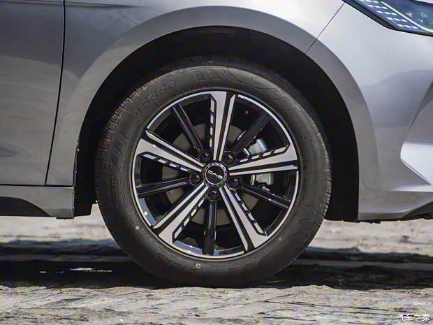 比亚迪 驱逐舰05 2022款 DM-i 120KM 旗舰型 比亚迪 驱逐舰05 2022款 DM-i 120KM 旗舰型