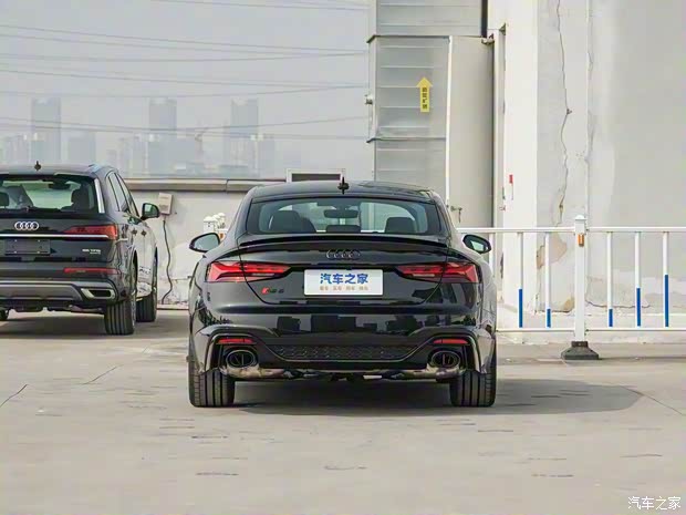 Audi Sport 奧迪RS 5 2023款 RS 5 2.9T Sportback 黑曜版