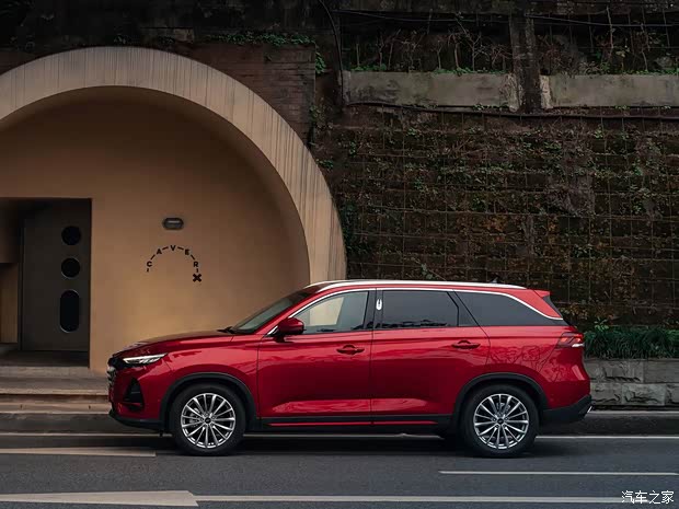 长安汽车 长安欧尚X7 PLUS 2022款 1.5T 蓝鲸自动红版 长安汽车 长安欧尚X7 PLUS 2022款 1.5T 蓝鲸自动红版