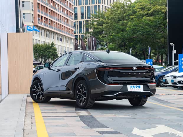 丰田(进口) 皇冠(进口) 2023款 双擎 2.5L SportCross 丰田(进口) 皇冠(进口) 2023款 双擎 2.5L SportCross