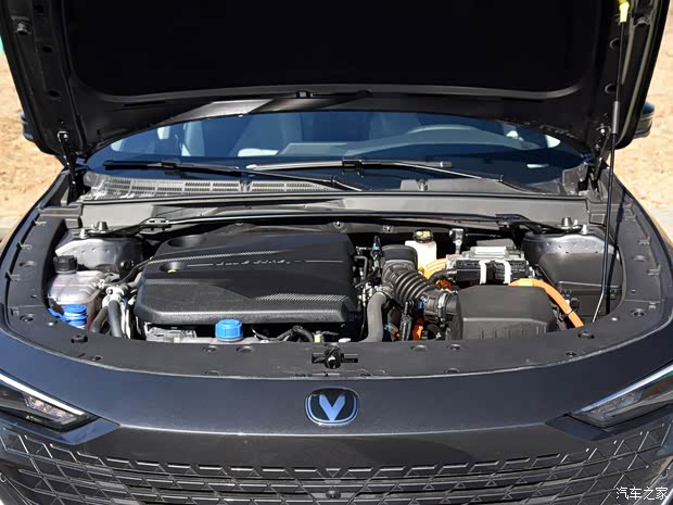 长安汽车 长安UNI-V 智电iDD 2023款 智电iDD 1.5T 113km智酷型