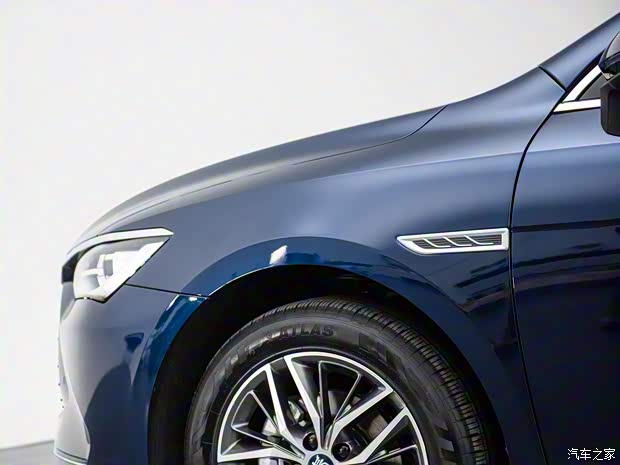 比亞迪 秦PLUS 2023款 冠軍版 DM-i 120KM 旗艦型