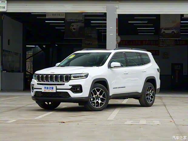 广汽菲克Jeep 大指挥官 2022款 2.0T 两驱精英版