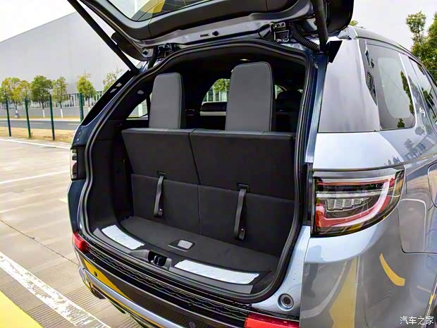 奇瑞捷豹路虎 發(fā)現(xiàn)運動版 2020款 249PS R-Dynamic HSE 豪華定制版