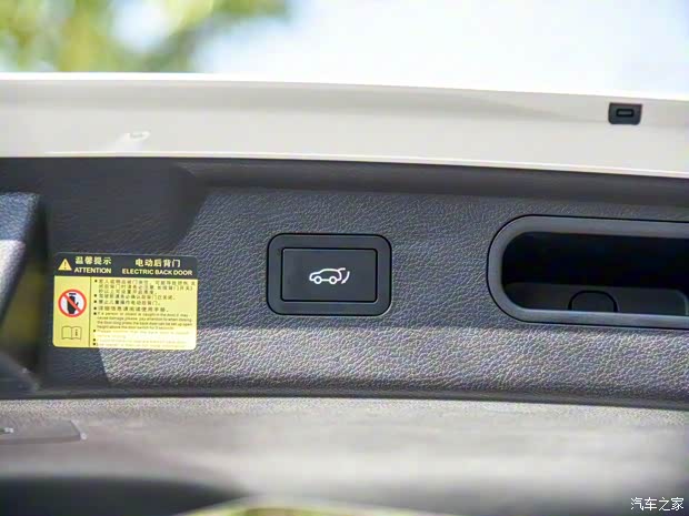 比亚迪 宋MAX 2018款 1.5T 自动智联尊享型 6座