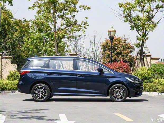 比亚迪 宋MAX 2018款 1.5T 自动智联旗舰型 6座 比亚迪 宋MAX 2018款 1.5T 自动智联旗舰型 6座