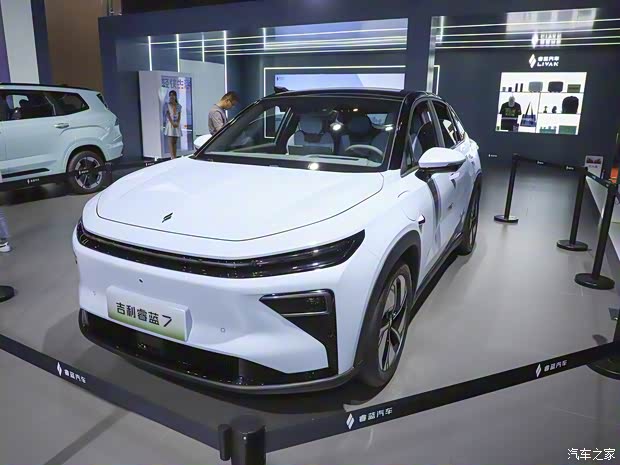 睿藍(lán)汽車 睿藍(lán)7 2023款 605km 逐風(fēng)