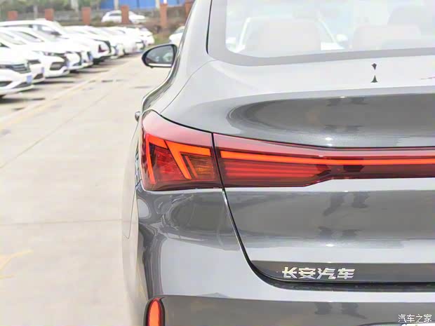 长安汽车 逸动 2022款 PLUS 蓝鲸NE 1.4T GDI DCT高配版