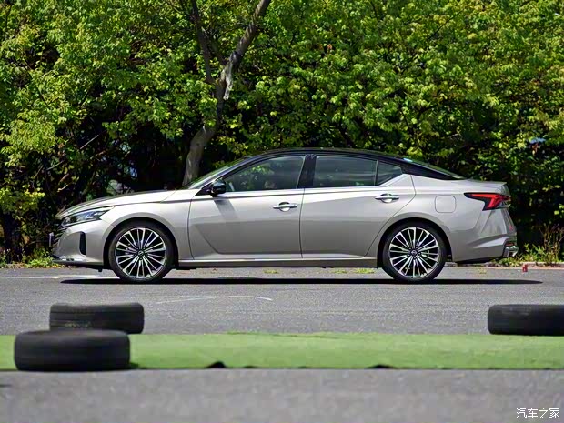 东风日产 天籁 2022款 2.0T 高配版 东风日产 天籁 2022款 2.0T 高配版