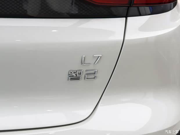 智己汽车 智己L7 2022款 Pro 智己汽车 智己L7 2022款 Pro