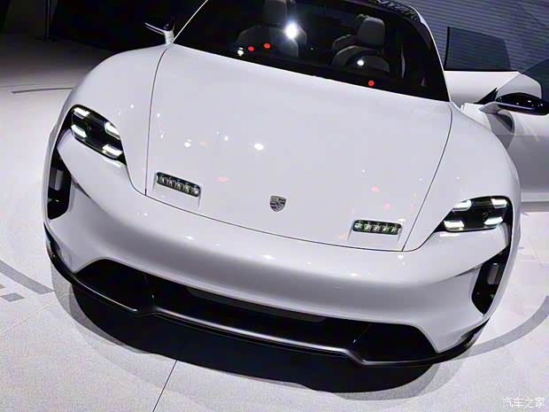 保时捷 Mission e 2018款 Cross Turismo 保时捷 Mission e 2018款 Cross Turismo