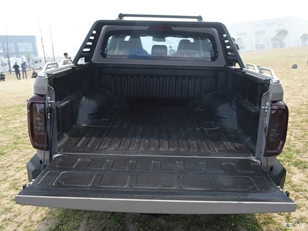 上汽大通 上汽大通MAXUS T90 2022款 2.0T柴油自動四驅上汽牛·魔王標箱