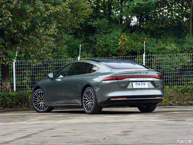 远航汽车 远航Y6 2023款 620km 四驱尊享版 远航汽车 远航Y6 2023款 620km 四驱尊享版