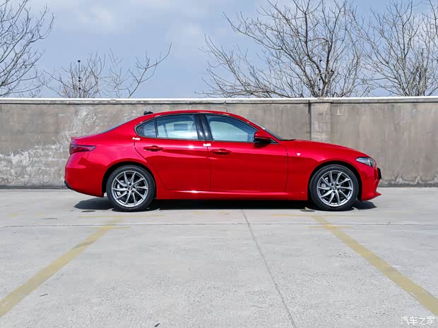 阿爾法·羅密歐 Giulia 2022款 2.0T 280HP Ti 駕控版