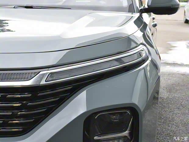 上汽通用五菱 新宝骏Valli 2021款 1.5T CVT那曲繁星