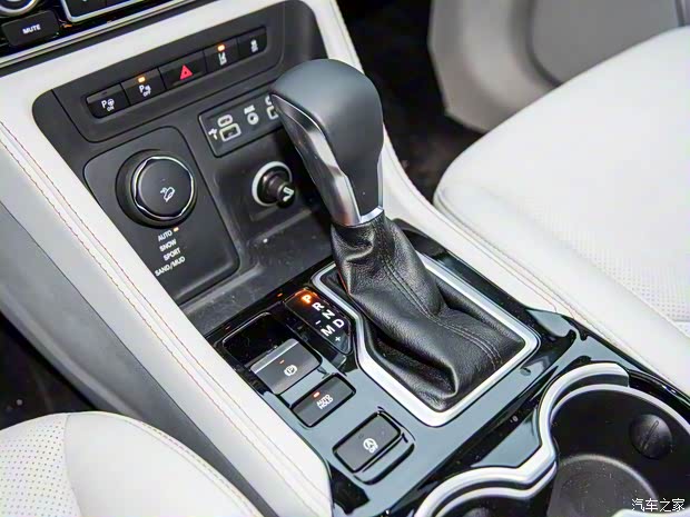 广汽菲克Jeep 大指挥官 2018款 2.0T 基本型 广汽菲克Jeep 大指挥官 2018款 2.0T 基本型