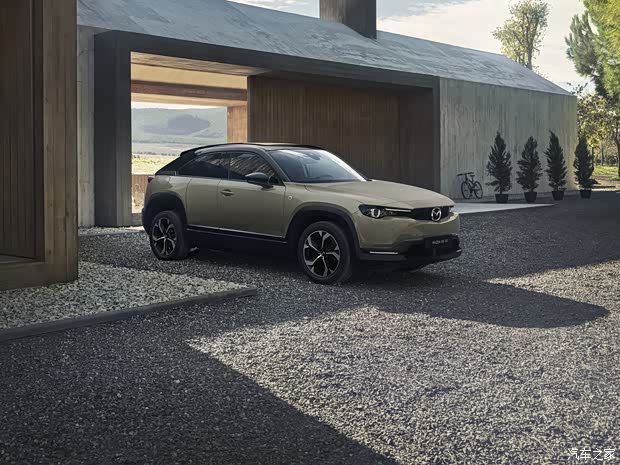 馬自達(dá)(進(jìn)口) 馬自達(dá)MX-30新能源 2023款 e-Skyactiv R-EV 歐洲版