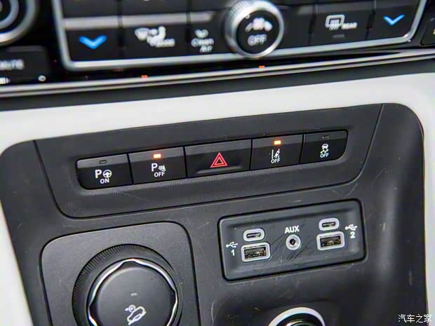廣汽菲克Jeep 大指揮官 2018款  2.0T 四驅(qū)御享版 廣汽菲克Jeep 大指揮官 2018款  2.0T 四驅(qū)御享版