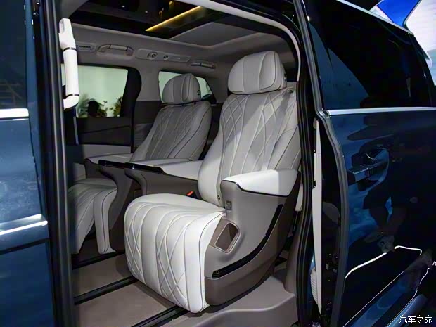 腾势汽车 腾势D9 2022款 DM-i 970 四驱旗舰型 腾势汽车 腾势D9 2022款 DM-i 970 四驱旗舰型