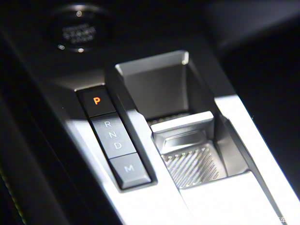 東風(fēng)標(biāo)致 標(biāo)致408X 2023款 高配版