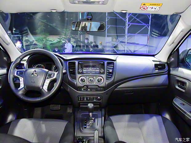 三菱(进口) 三菱L200 2021款 基本型 三菱(进口) 三菱L200 2021款 基本型