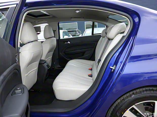 东风标致 标致408 2022款 顶配版