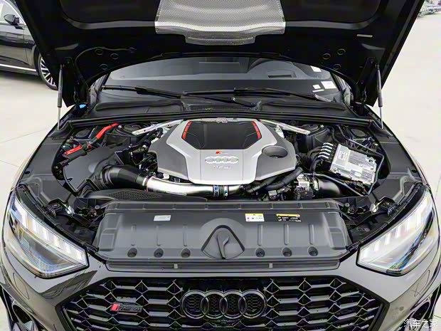 Audi Sport 奥迪RS 4 2023款 RS4 Avant 黑曜版 Audi Sport 奥迪RS 4 2023款 RS4 Avant 黑曜版