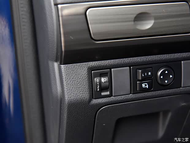 江西五十鈴 鈴?fù)?2022款 汽油四驅(qū)基本型