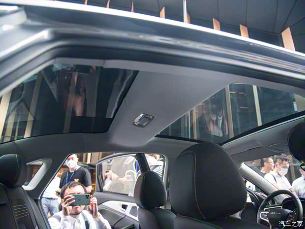 上汽集团 荣威i6 MAX 2020款 300TGI 自动基本型