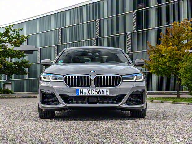寶馬(進(jìn)口) 寶馬5系新能源(進(jìn)口) 2021款 545e xDrive