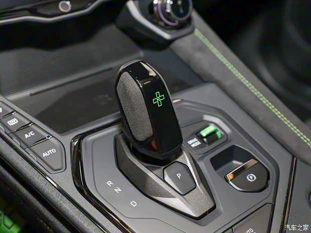 領(lǐng)克 領(lǐng)克05 2022款 05+ 2.0TD 黑色版