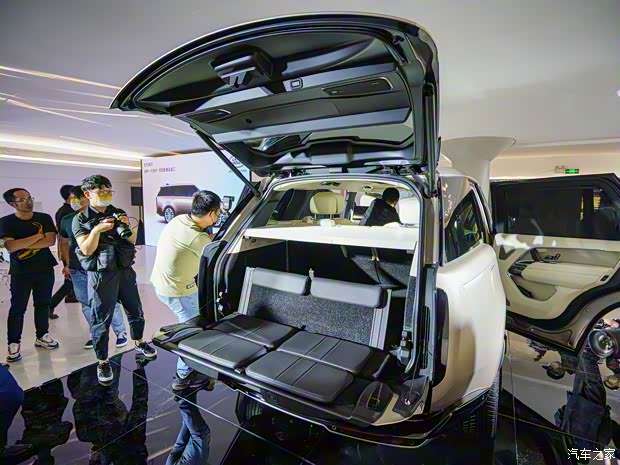 路虎(進(jìn)口) 攬勝 2022款 4.4 V8 530PS 首發(fā)版