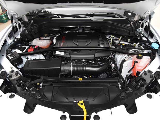 阿尔法·罗密欧 Stelvio斯坦维 2022款 2.0T 280HP Veloce赛道版