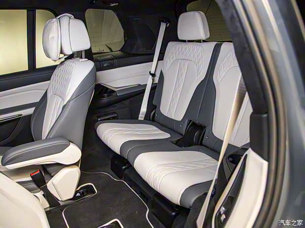 寶馬(進(jìn)口) 寶馬X7 2023款 xDrive40i 歐洲版