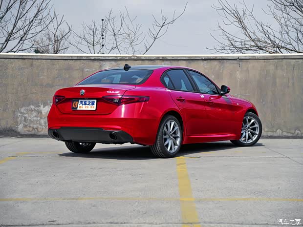 阿爾法·羅密歐 Giulia 2022款 2.0T 280HP Ti 駕控版