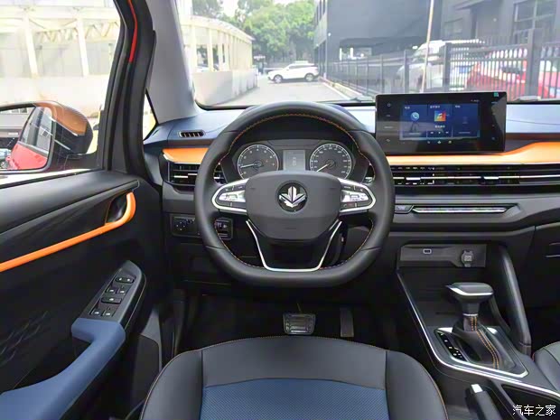 睿蓝汽车 睿蓝汽车X3 PRO 2022款 1.5L CVT小飒