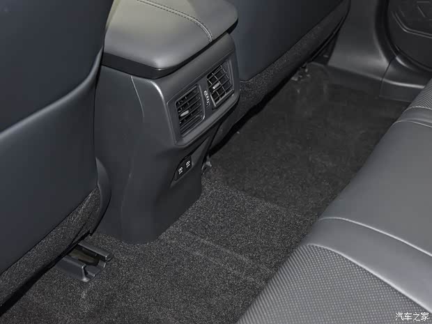 广汽丰田 威兰达 2020款 2.0L CVT两驱尊贵版 广汽丰田 威兰达 2020款 2.0L CVT两驱尊贵版