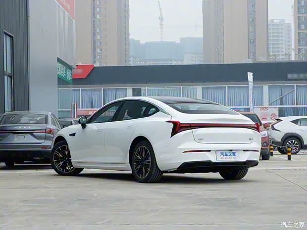 合众汽车 哪吒S 2024款 纯电 715新享版 合众汽车 哪吒S 2024款 纯电 715新享版