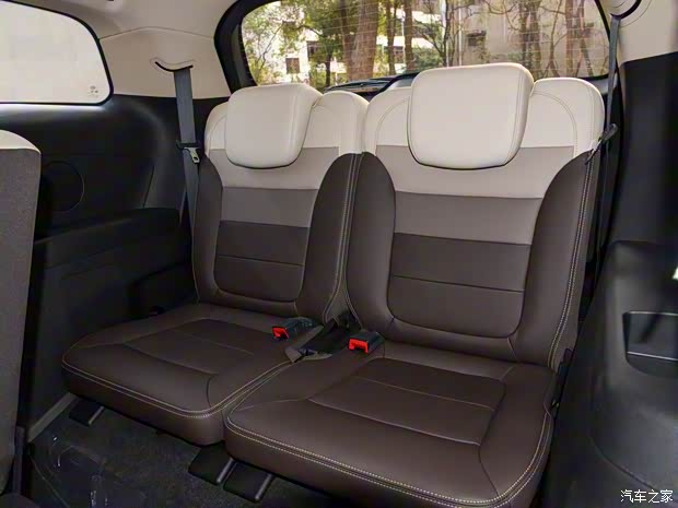 比亚迪 宋MAX新能源 2022款 DM-i 105KM 旗舰型