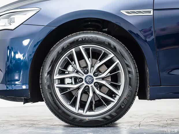 比亞迪 秦PLUS 2023款 冠軍版 DM-i 120KM 旗艦型