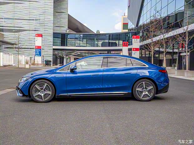 梅賽德斯-EQ 奔馳EQE(海外) 2022款 500 4MATIC AMG Line