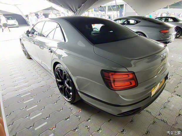 宾利 飞驰 2022款 4.0T V8 S 宾利 飞驰 2022款 4.0T V8 S
