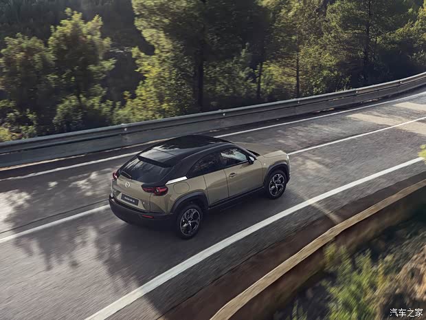 馬自達(dá)(進(jìn)口) 馬自達(dá)MX-30新能源 2023款 e-Skyactiv R-EV 歐洲版