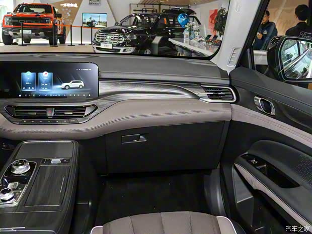 江鈴福特 領(lǐng)裕 2023款 EcoBoost 225 尊領(lǐng)型 7座(2/3/2) 江鈴福特 領(lǐng)裕 2023款 EcoBoost 225 尊領(lǐng)型 7座(2/3/2)