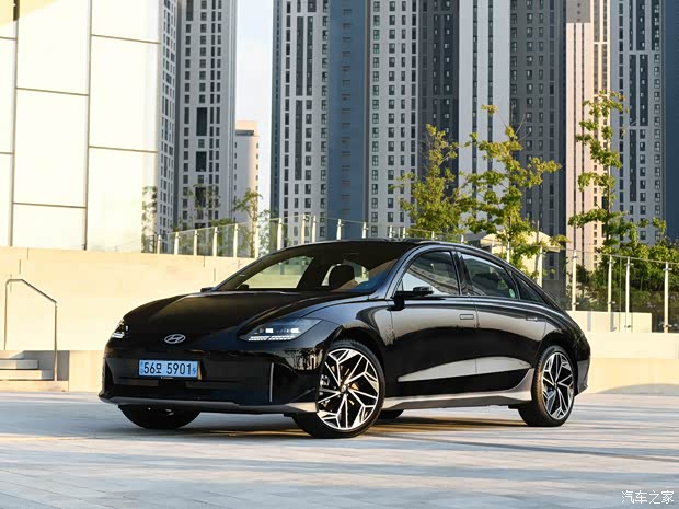 现代(进口) IONIQ(艾尼氪)6 2022款 基本型 现代(进口) IONIQ(艾尼氪)6 2022款 基本型